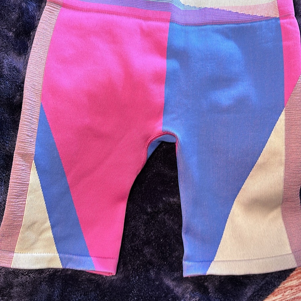 Nike Women's Icon Clash Seamless 8'' Training Shorts CJ5091-601 - Picture 2 of 6